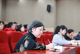 教学初探，智慧前行——记深度学习之有效教学研究暨新入职教师展示课活动