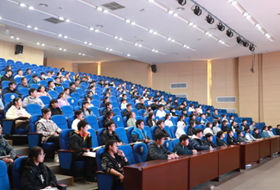 乘风破浪，逆流而上——记九年级学生大会及期中考试总结表彰会